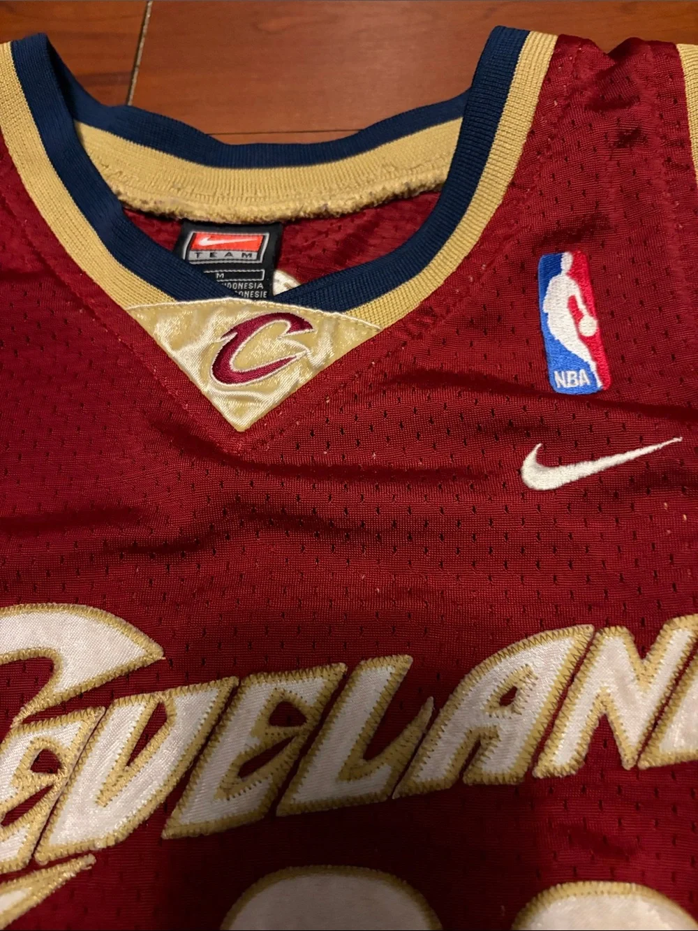 Nike Cleveland Cavaliers Maroon and Gold LeBron #23 Jersey Sz M